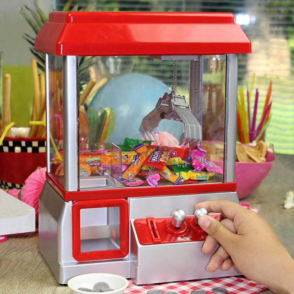 Mini-Automat für Süßigkeiten mit Greifarm
