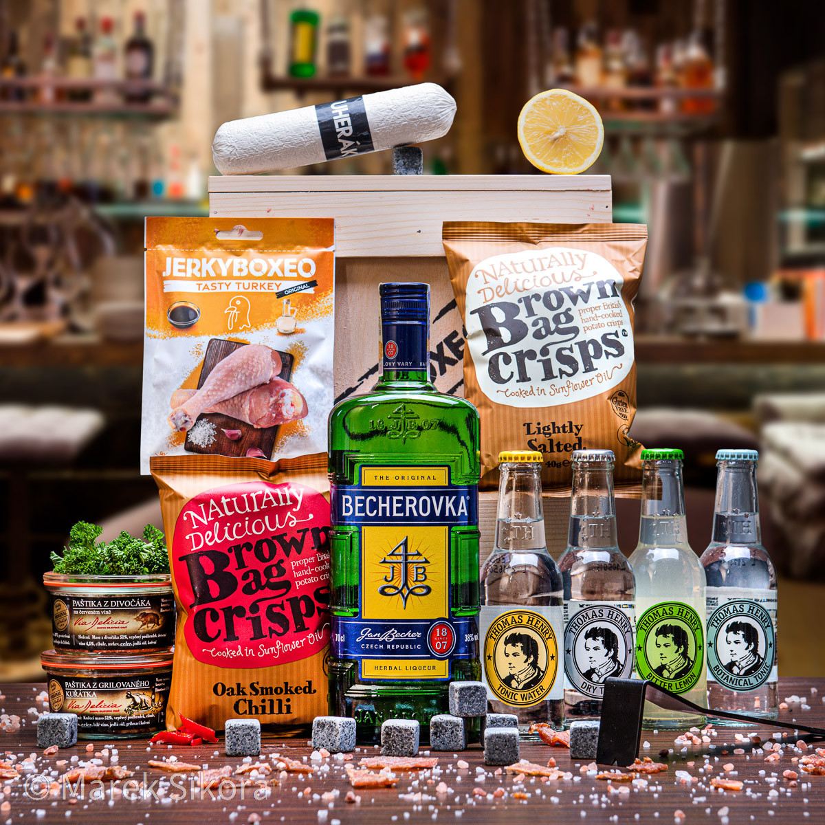 Bedna s Becherovkou