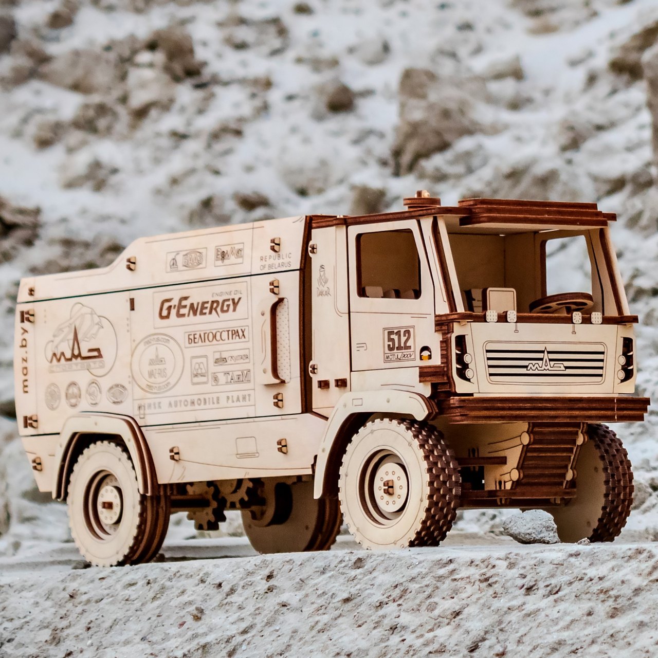 Dřevěný skládací 3D model - MAZ 5309RR 1:30