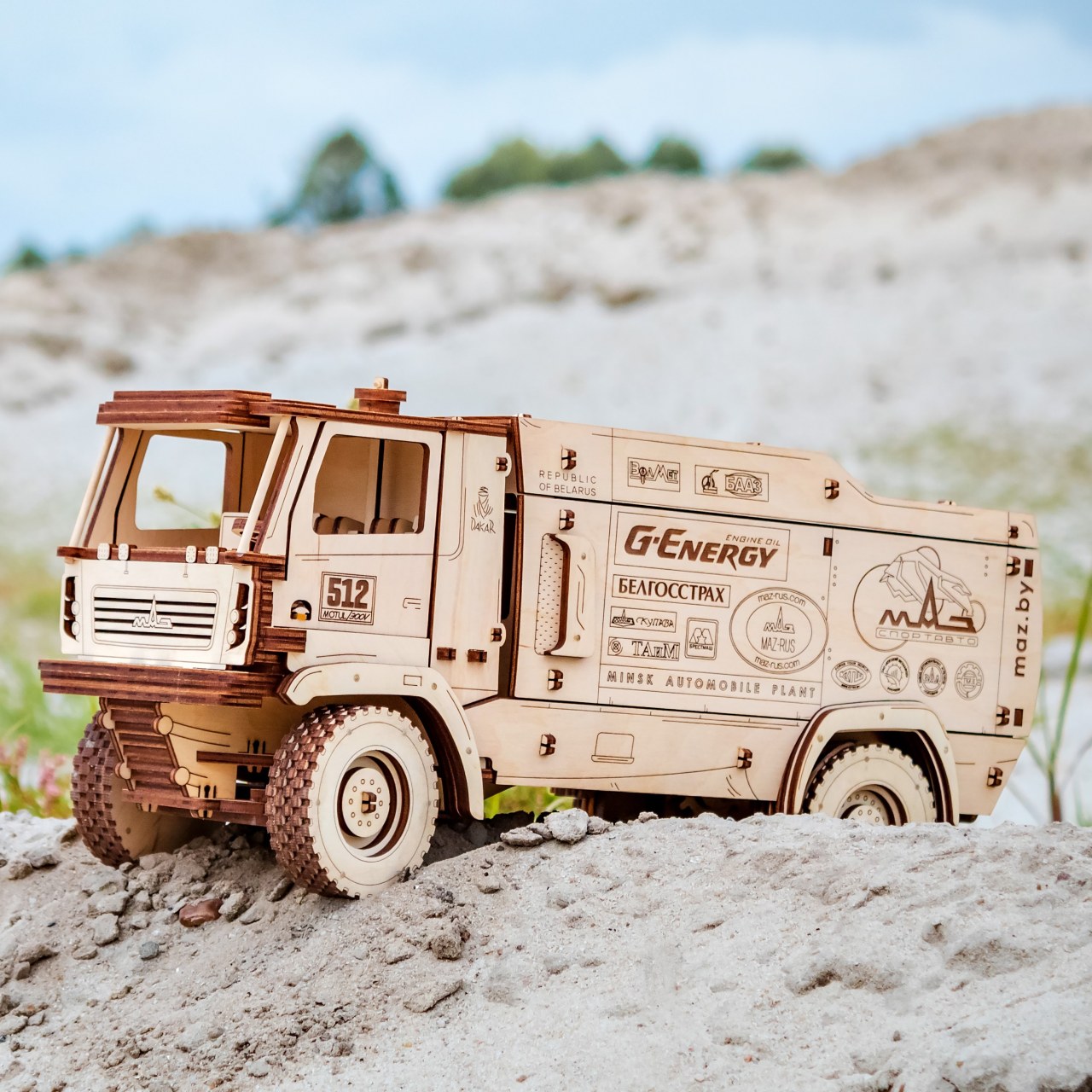 Dřevěný skládací 3D model - MAZ 5309RR 1:30