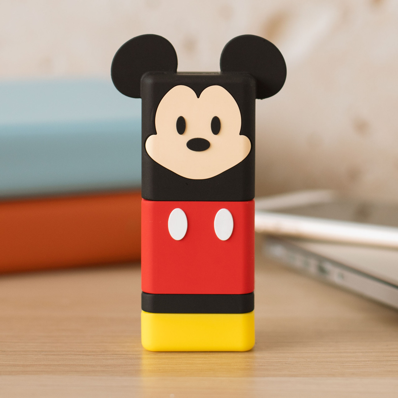 Vánoční stromeček s powerbankou Mickey Mouse