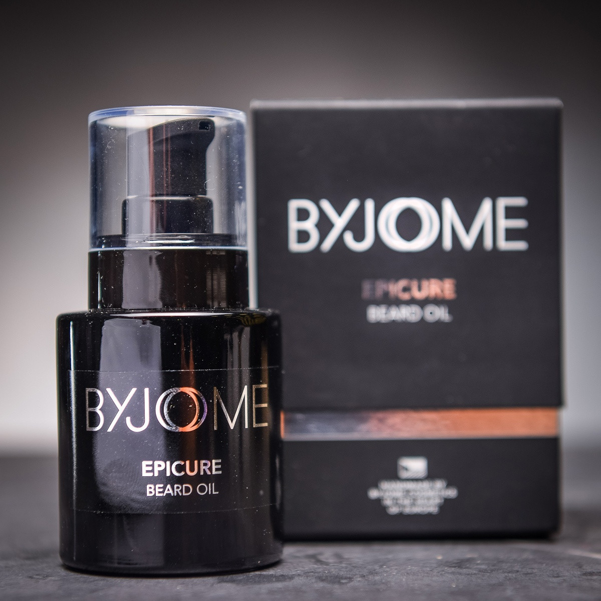 Hexagon plný luxusní péče o vousy - Fotbalový