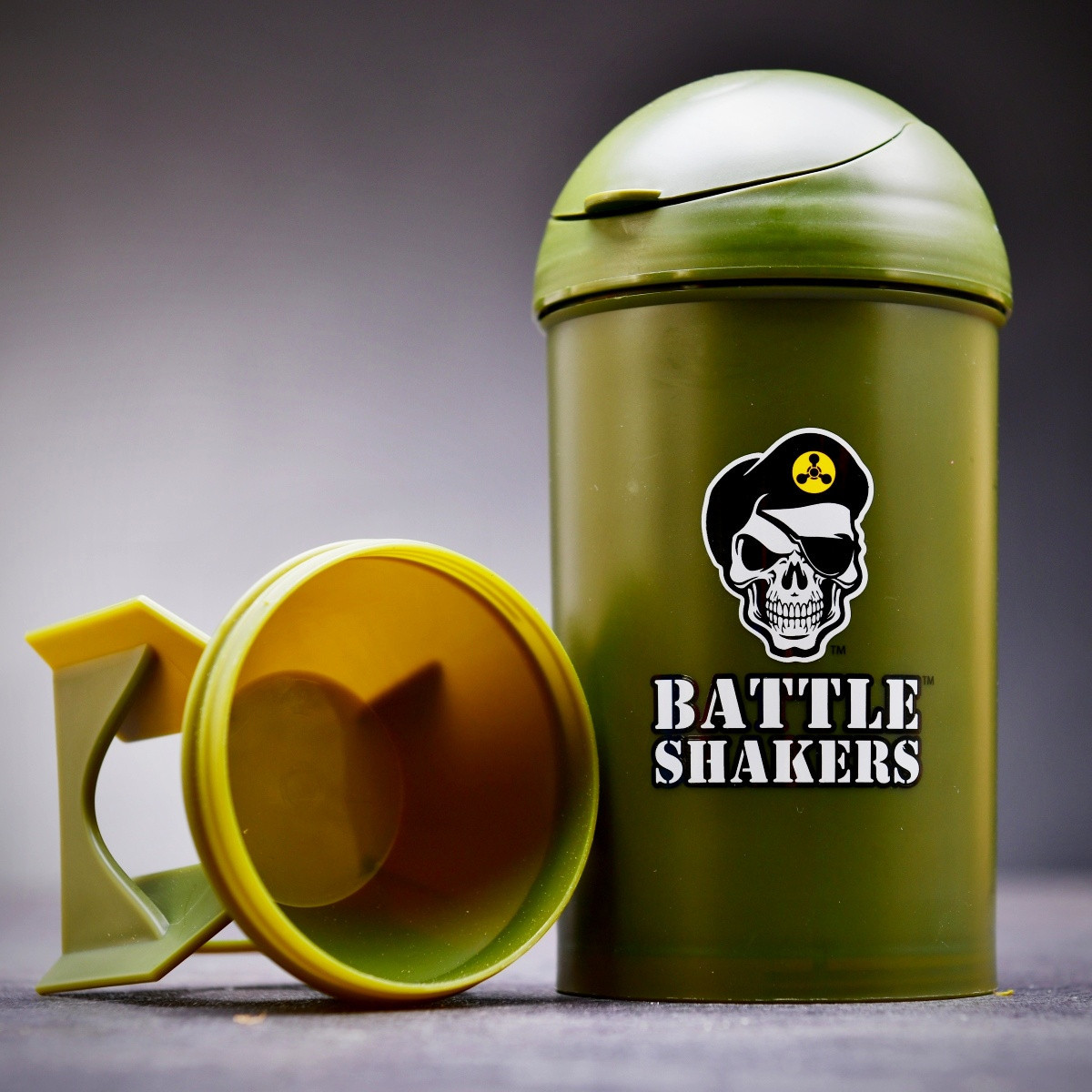 Stylový shaker ve tvaru bomby 600 ml