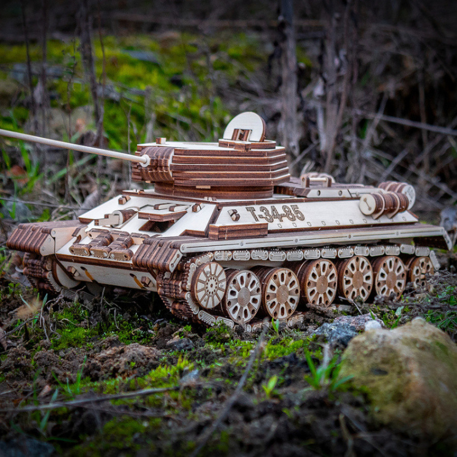 Dřevěný skládací 3D model "Tank T-34-85"