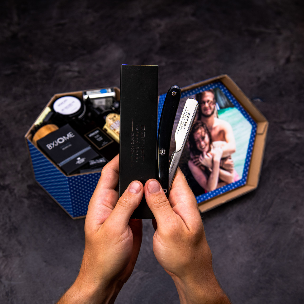 Hexagon plný luxusní péče o vousy - Fotbalový