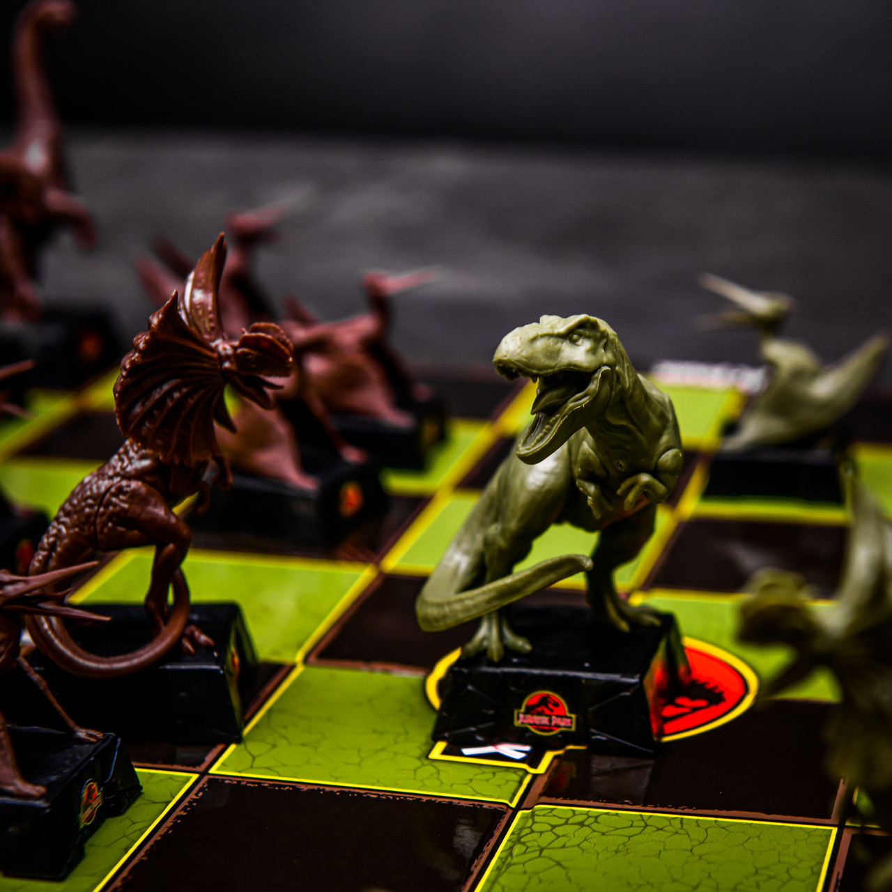 Jurassic Park Chess Set Dinosaurs - Šachy Jurský park