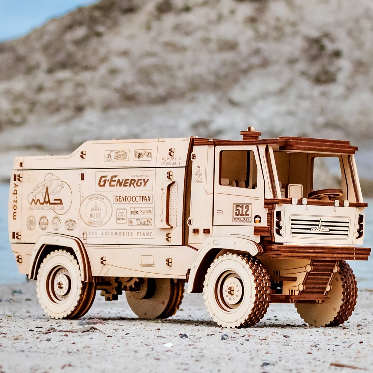 Dřevěný skládací 3D model - MAZ 5309RR 1:20