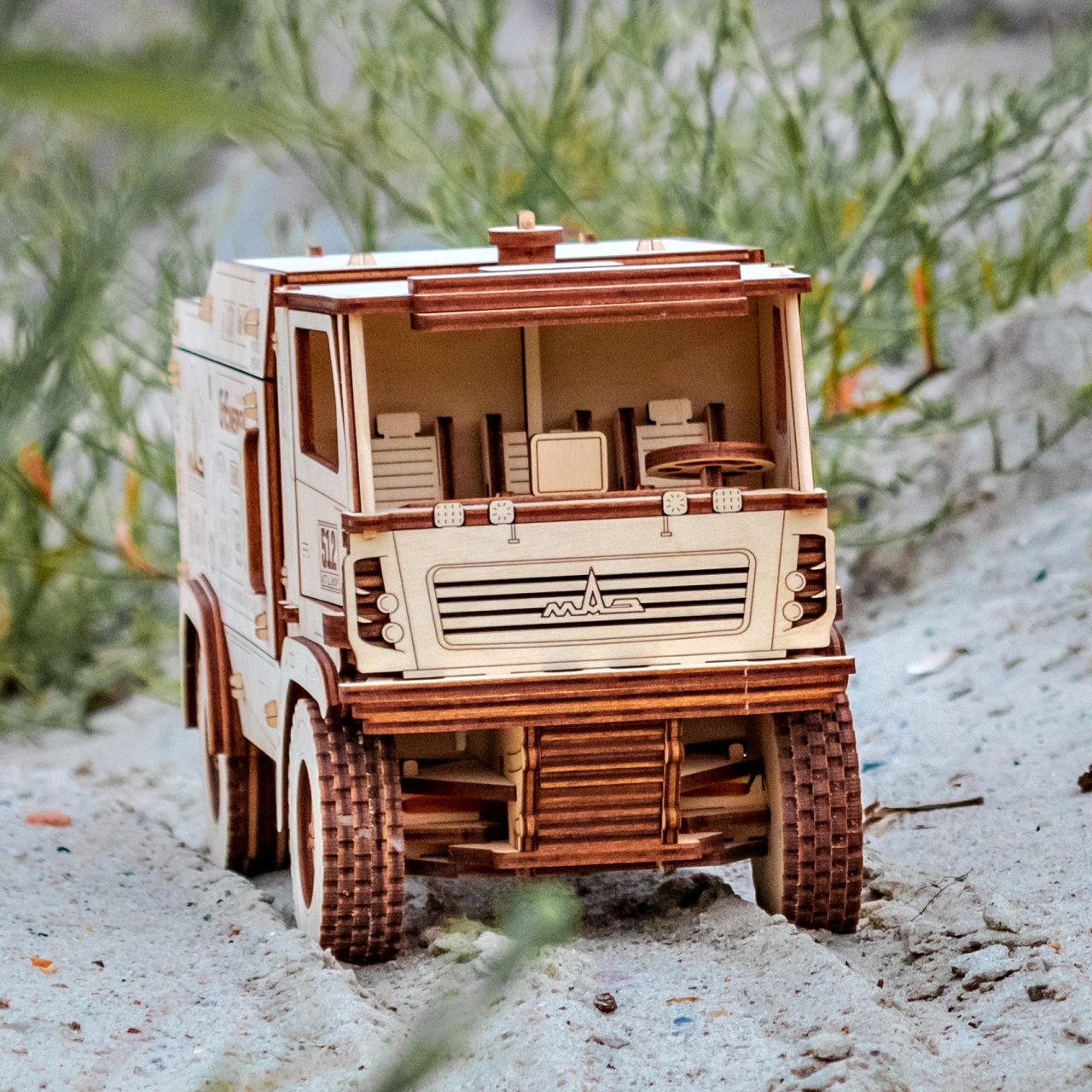 Dřevěný skládací 3D model - MAZ 5309RR 1:30