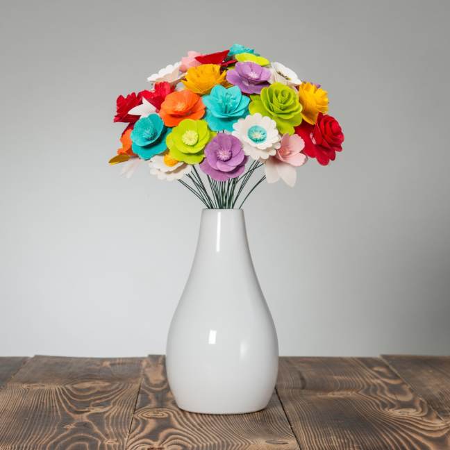 Großer duftender Blumenstrauß aus Holz voller Farben 