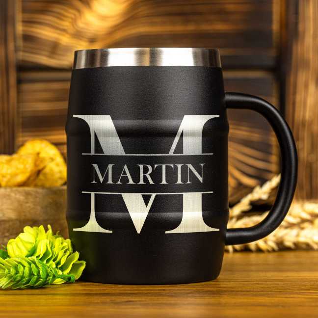 Schwarzer Edelstahl-Bierkrug mit Gravur