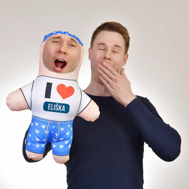 MiniKlon Junge ins Bett 