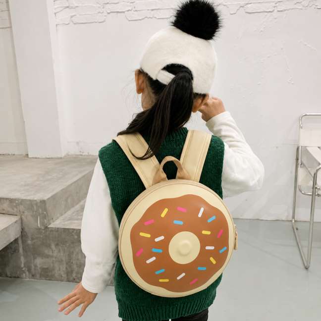 Rucksack Donut mit Schokoladenüberzug